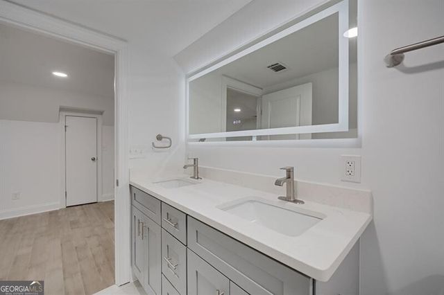 593 Lynnhaven Drive SW, Atlanta, GA 30310