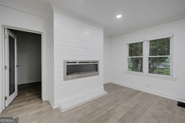 593 Lynnhaven Drive SW, Atlanta, GA 30310