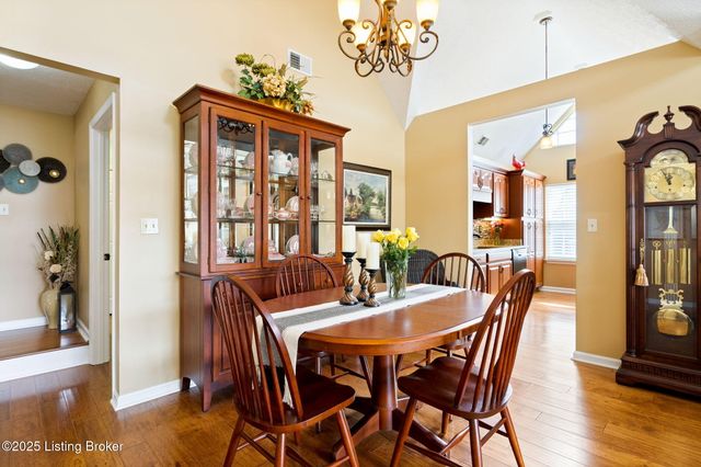 4416 Southbridge Ct, Louisville, KY 40272