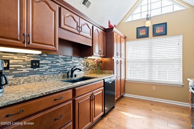 4416 Southbridge Ct, Louisville, KY 40272