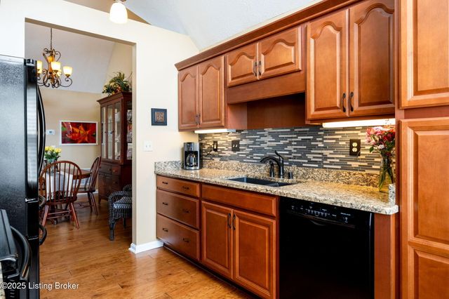 4416 Southbridge Ct, Louisville, KY 40272