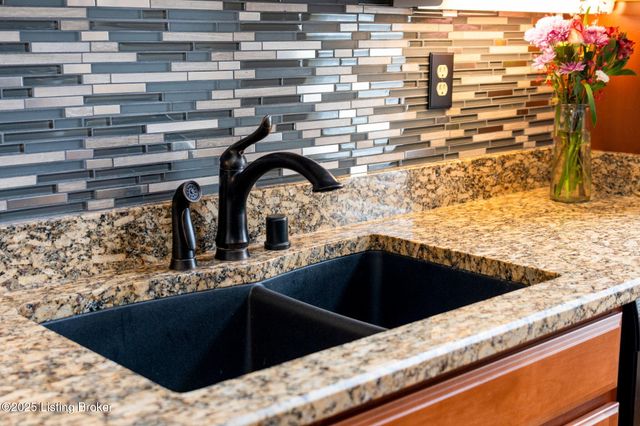 4416 Southbridge Ct, Louisville, KY 40272