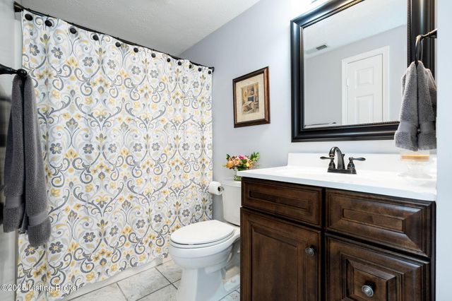 4416 Southbridge Ct, Louisville, KY 40272