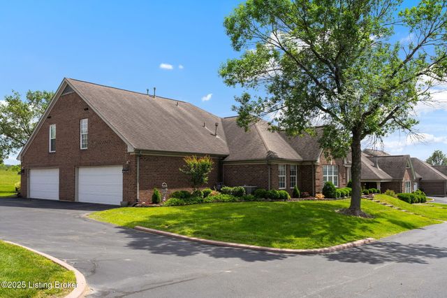 4416 Southbridge Ct, Louisville, KY 40272