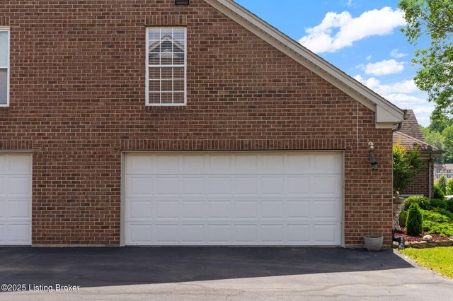 4416 Southbridge Ct, Louisville, KY 40272