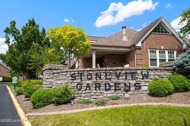 4416 Southbridge Ct, Louisville, KY 40272