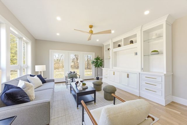 723 Wilbur Ave, Swansea, MA 02777