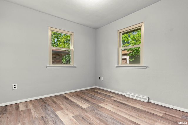 2511 S Daycor Divide, Peoria, IL 61607