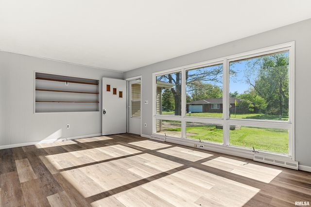 2511 S Daycor Divide, Peoria, IL 61607