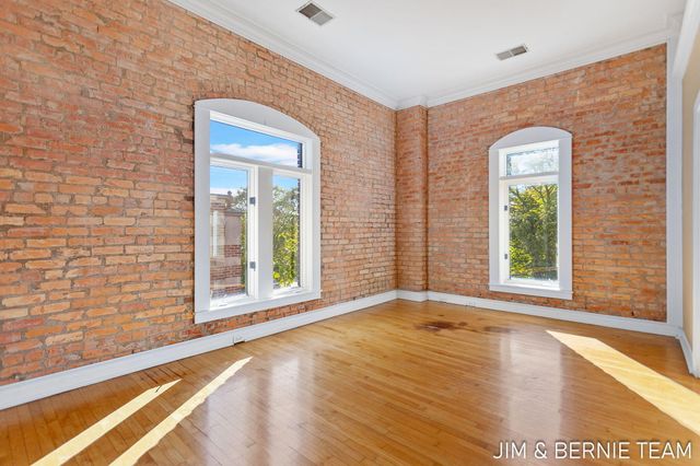 17 W 10th Street 420, Holland City, MI 49423