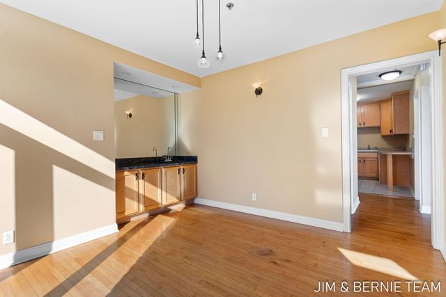 17 W 10th Street 420, Holland City, MI 49423