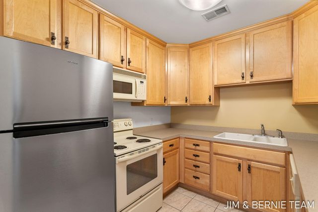 17 W 10th Street 420, Holland City, MI 49423