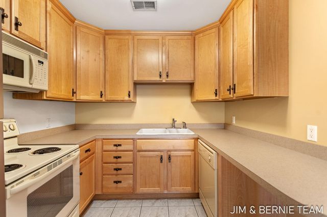 17 W 10th Street 420, Holland City, MI 49423