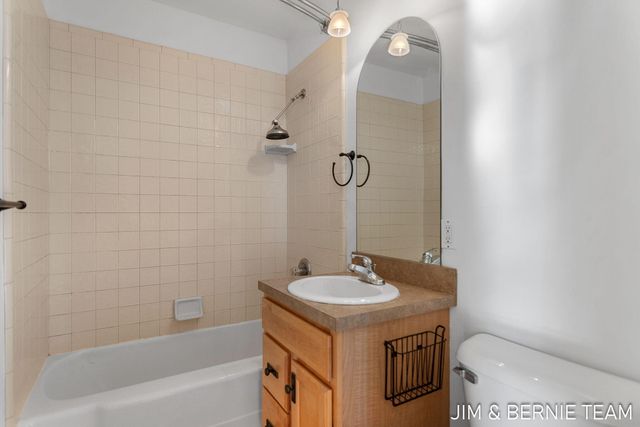 17 W 10th Street 420, Holland City, MI 49423