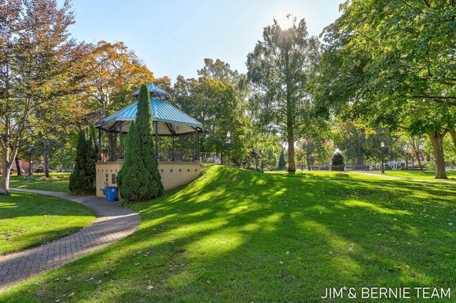 17 W 10th Street 420, Holland City, MI 49423