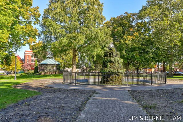 17 W 10th Street 420, Holland City, MI 49423