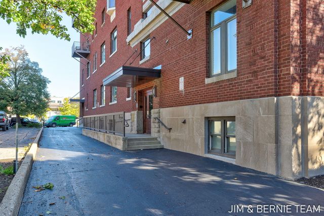 17 W 10th Street 420, Holland City, MI 49423