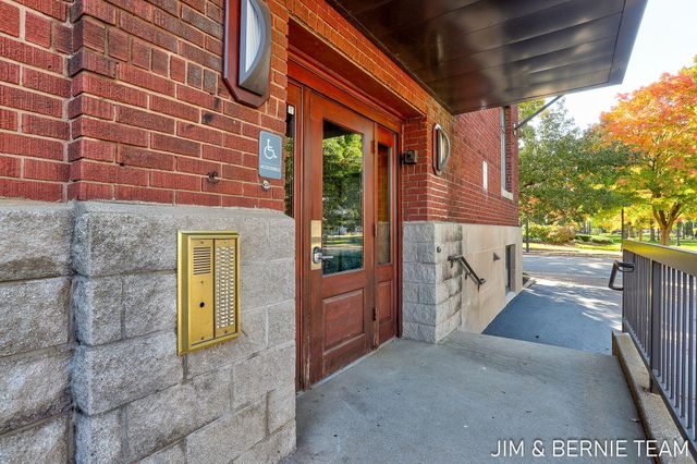 17 W 10th Street 420, Holland City, MI 49423