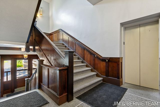 17 W 10th Street 420, Holland City, MI 49423