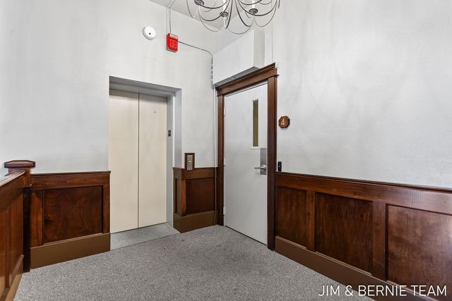 17 W 10th Street 420, Holland City, MI 49423