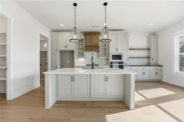 2717 SW 12th Street, Lee's Summit, MO 64081