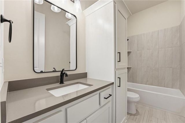 2717 SW 12th Street, Lee's Summit, MO 64081