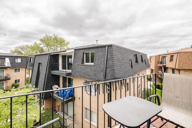 4917 W 109th Street 301, Oak Lawn, IL 60453