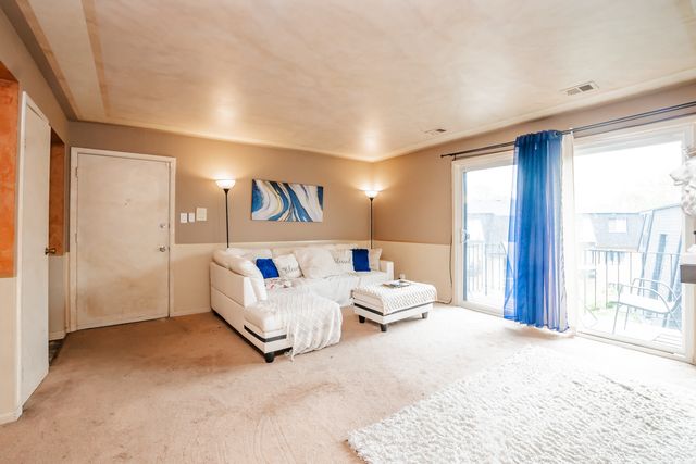 4917 W 109th Street 301, Oak Lawn, IL 60453