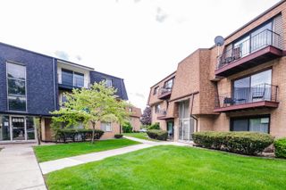 4917 W 109th Street 301, Oak Lawn, IL 60453