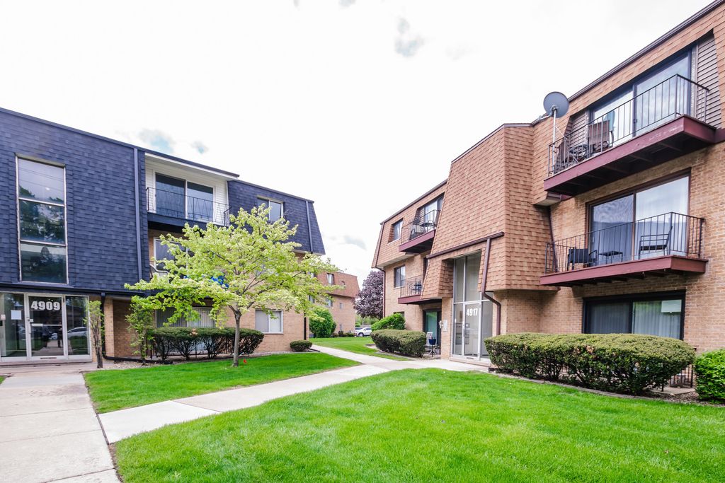 4917 W 109th Street 301, Oak Lawn, IL 60453