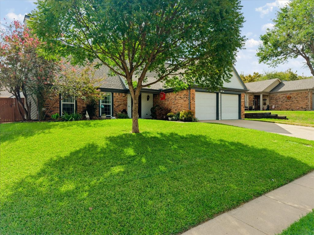 208 Wildbriar Street, Euless, TX 76039 — photo 3