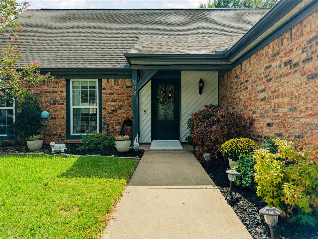 208 Wildbriar Street, Euless, TX 76039 — photo 4