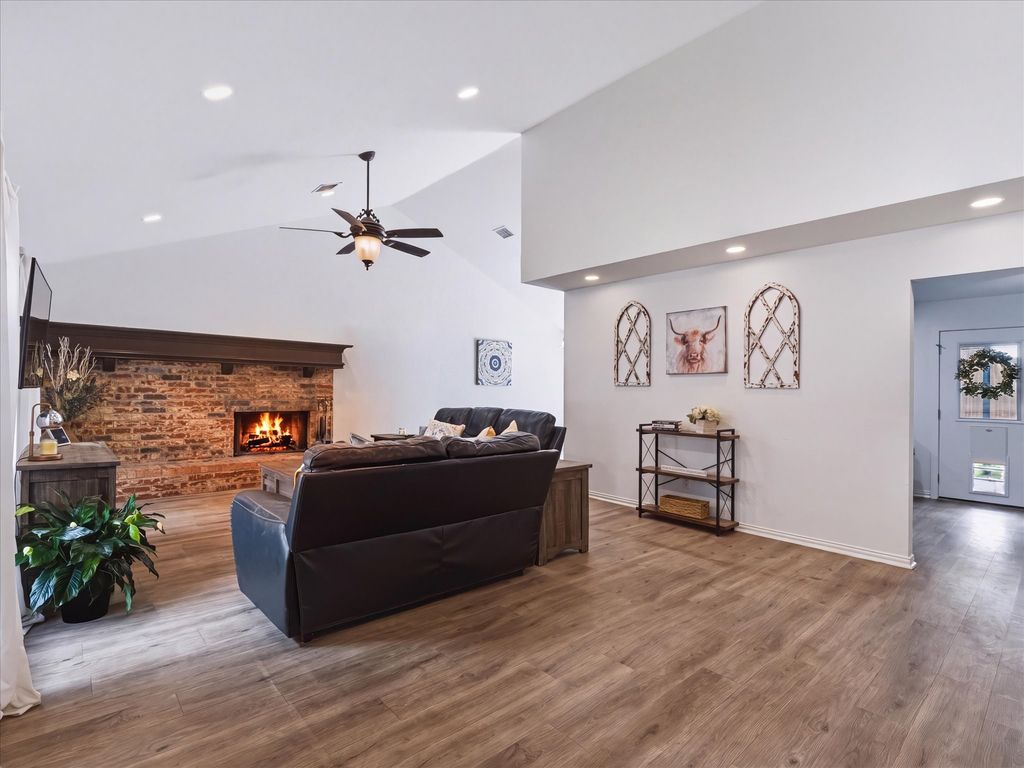 208 Wildbriar Street, Euless, TX 76039 — photo 5