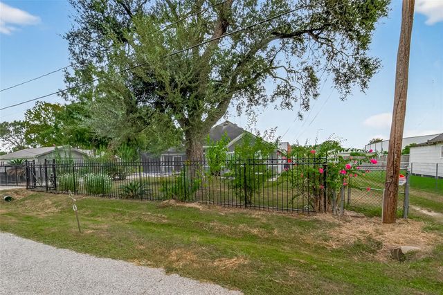 4917 Sycamore Avenue, Pasadena, TX 77503
