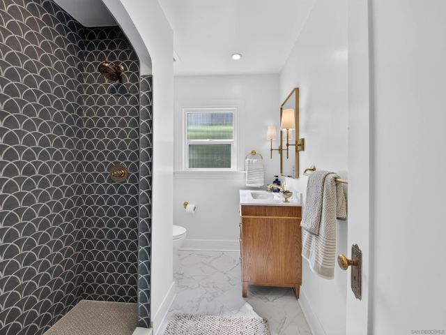 921 Court Way, San Diego, CA 92103