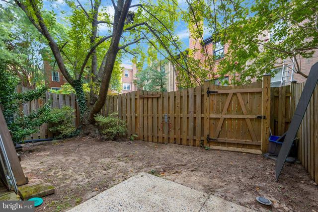 3053 MEETING ST, Falls Church, VA 22044