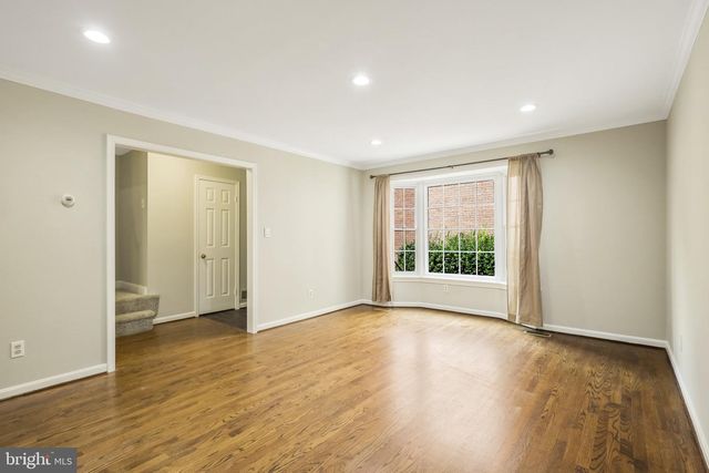 3053 MEETING ST, Falls Church, VA 22044