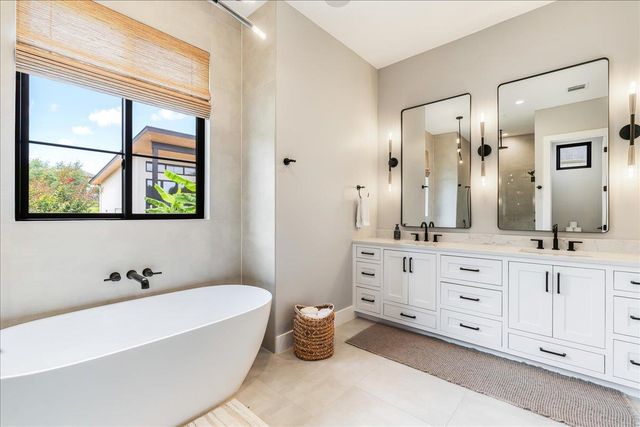 9600 Stratus DR, Dripping Springs, TX 78620