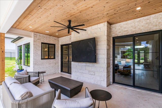 9600 Stratus DR, Dripping Springs, TX 78620