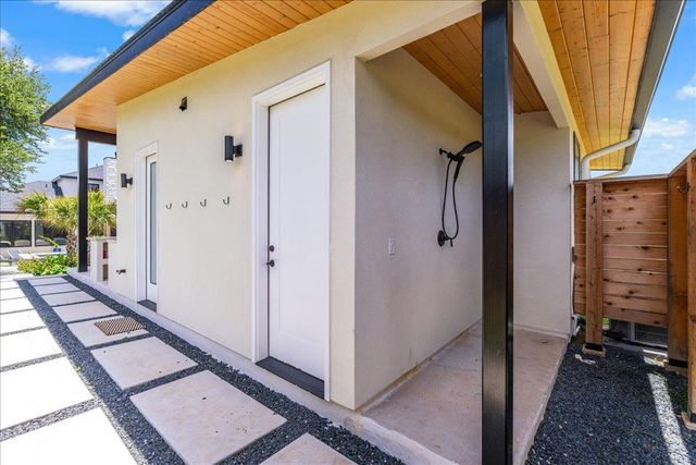 9600 Stratus DR, Dripping Springs, TX 78620