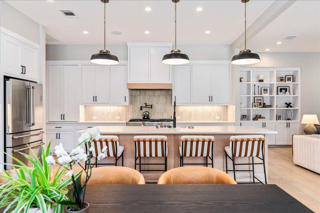9600 Stratus DR, Dripping Springs, TX 78620