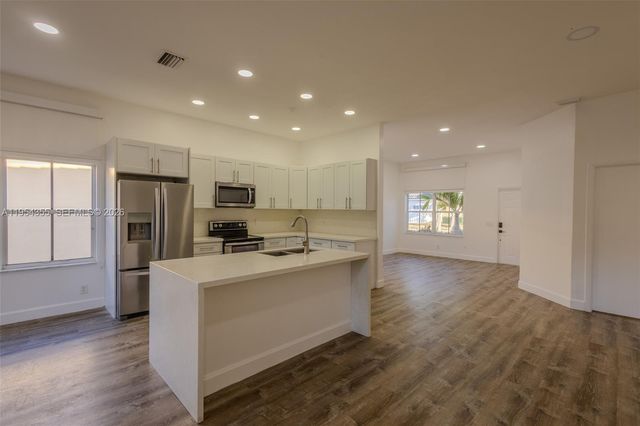 825 Tanglewood Cir, Weston, FL 33327