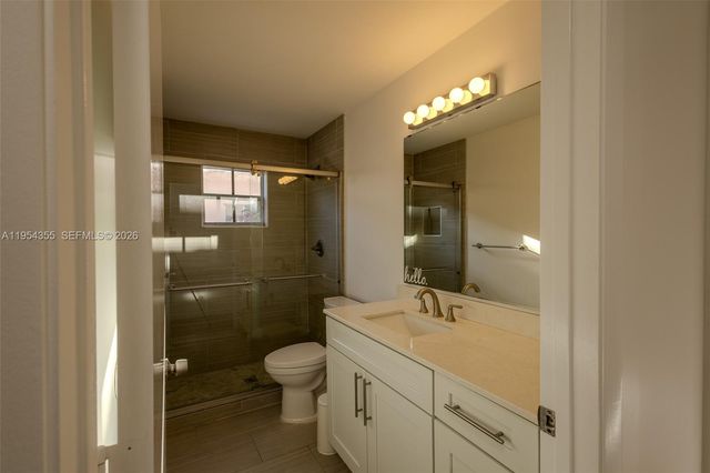 825 Tanglewood Cir, Weston, FL 33327