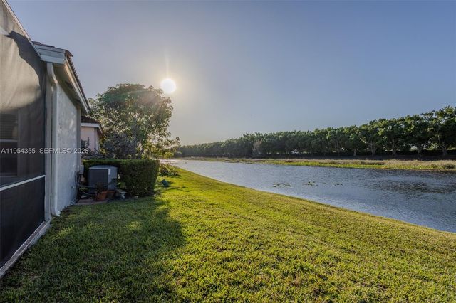 825 Tanglewood Cir, Weston, FL 33327