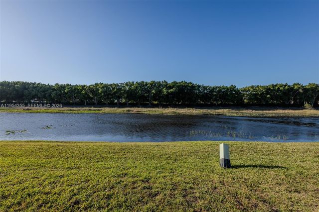 825 Tanglewood Cir, Weston, FL 33327