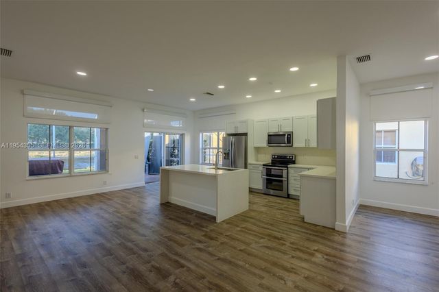 825 Tanglewood Cir, Weston, FL 33327