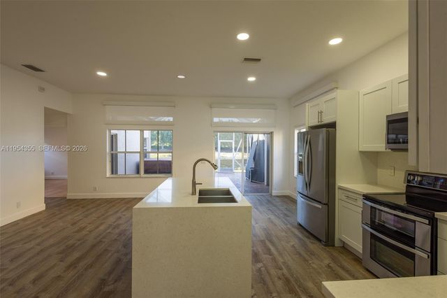 825 Tanglewood Cir, Weston, FL 33327