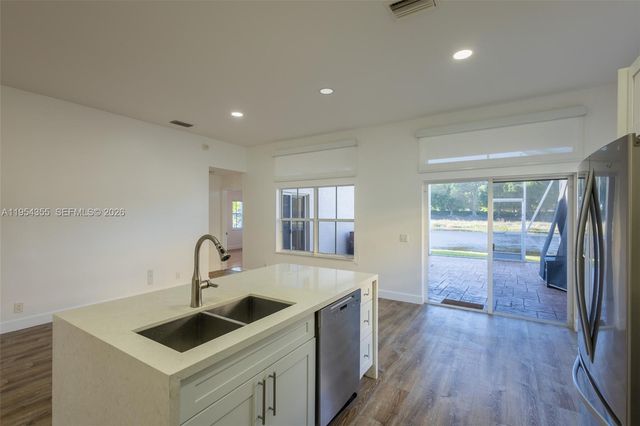 825 Tanglewood Cir, Weston, FL 33327