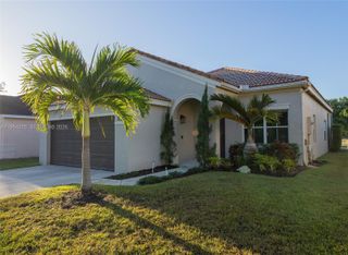 825 Tanglewood Cir, Weston, FL 33327