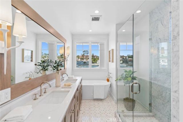 1105 N Bay Front, Newport Beach, CA 92662